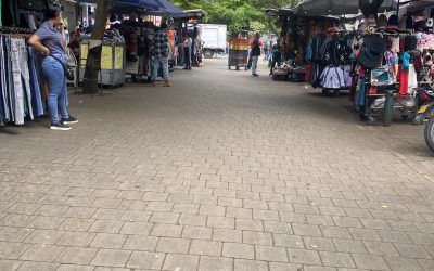 Más y más negocios en la calle 